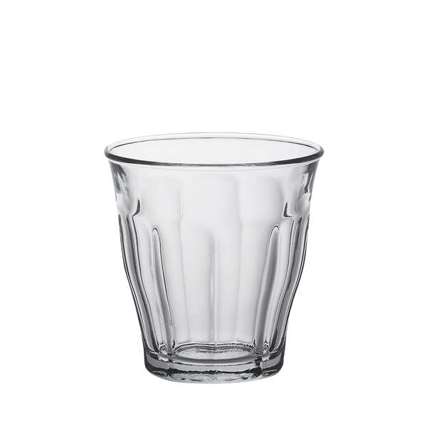 Duralex Le Picardie. A clear short glass tumbler with beveled edges. Un tumbler court en verre transparent avec des bords biseautés.