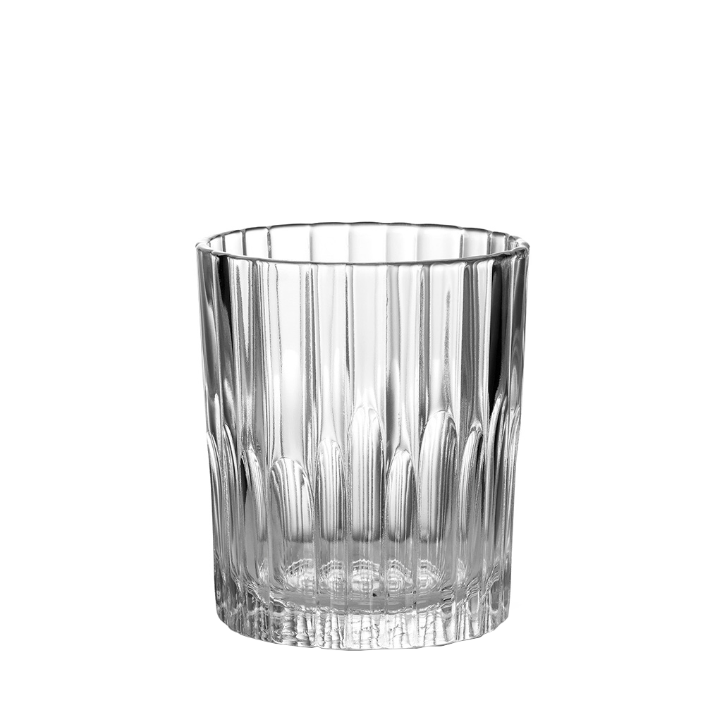 Duralex Manhattan. An elegant clear whiskey glass. Un élégant verre à whisky transparent.
