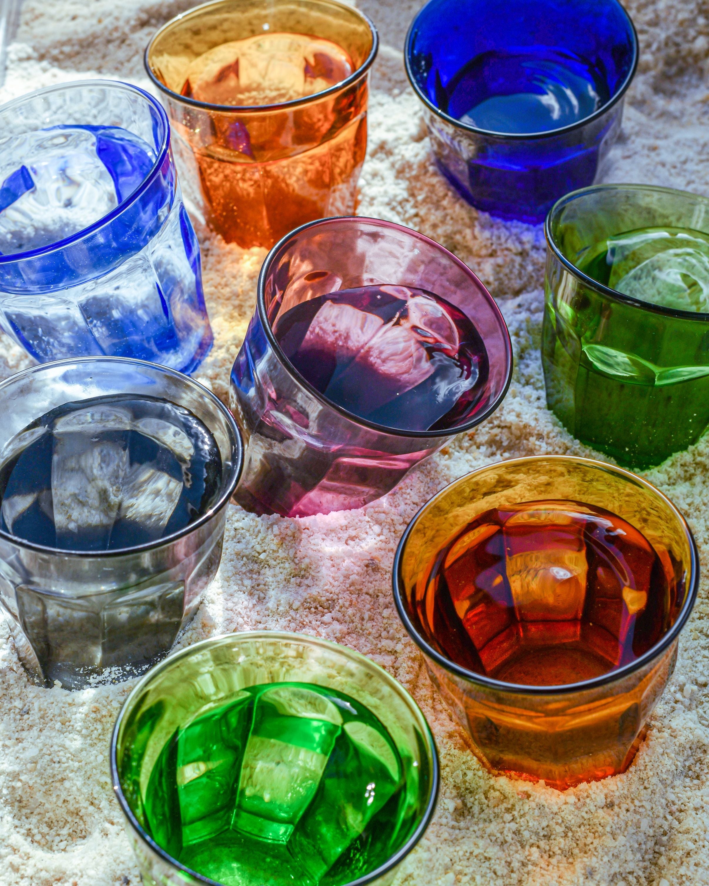 Duralex Le Picardie. Short glass tumbler with bevelled edges in multiple colors- sapphire blue, amber yellow, pink, green, sepia, and marine blue. Tumbler court en verre avec des bords biseautés disponible en plusieurs couleurs: bleu saphir, jaune vermeil, rose, vert, sepia et bleu marine.