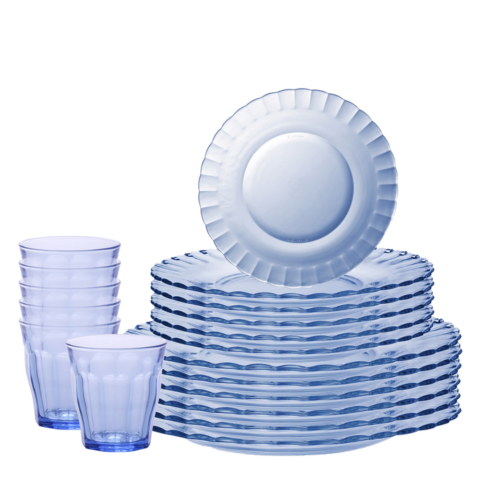 Duralex Le Picardie. 18 Piece Marine Blue Glass Dinnerware Tableware Set- Dinner Plates, Dessert Plates, Tumblers. L'ensemble de vaisselle en verre bleu marine de 18 pièces - des assiettes à dîner, des assiettes à dessert, des verres.