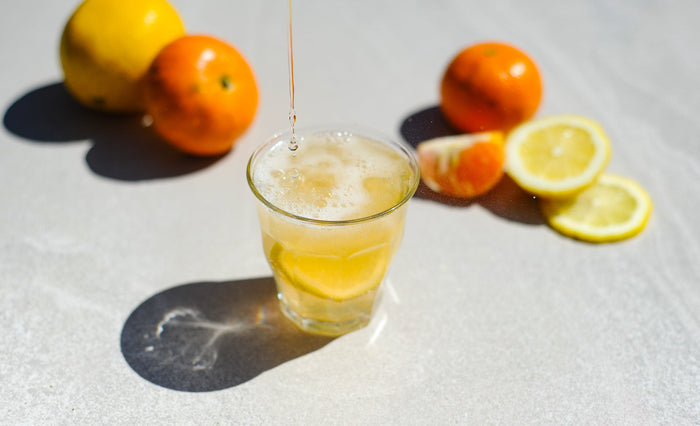 Duralex Le Picardie. Clear short glass tumbler with beveled edges. Un tumbler court en verre transparent avec des bords biseautés.