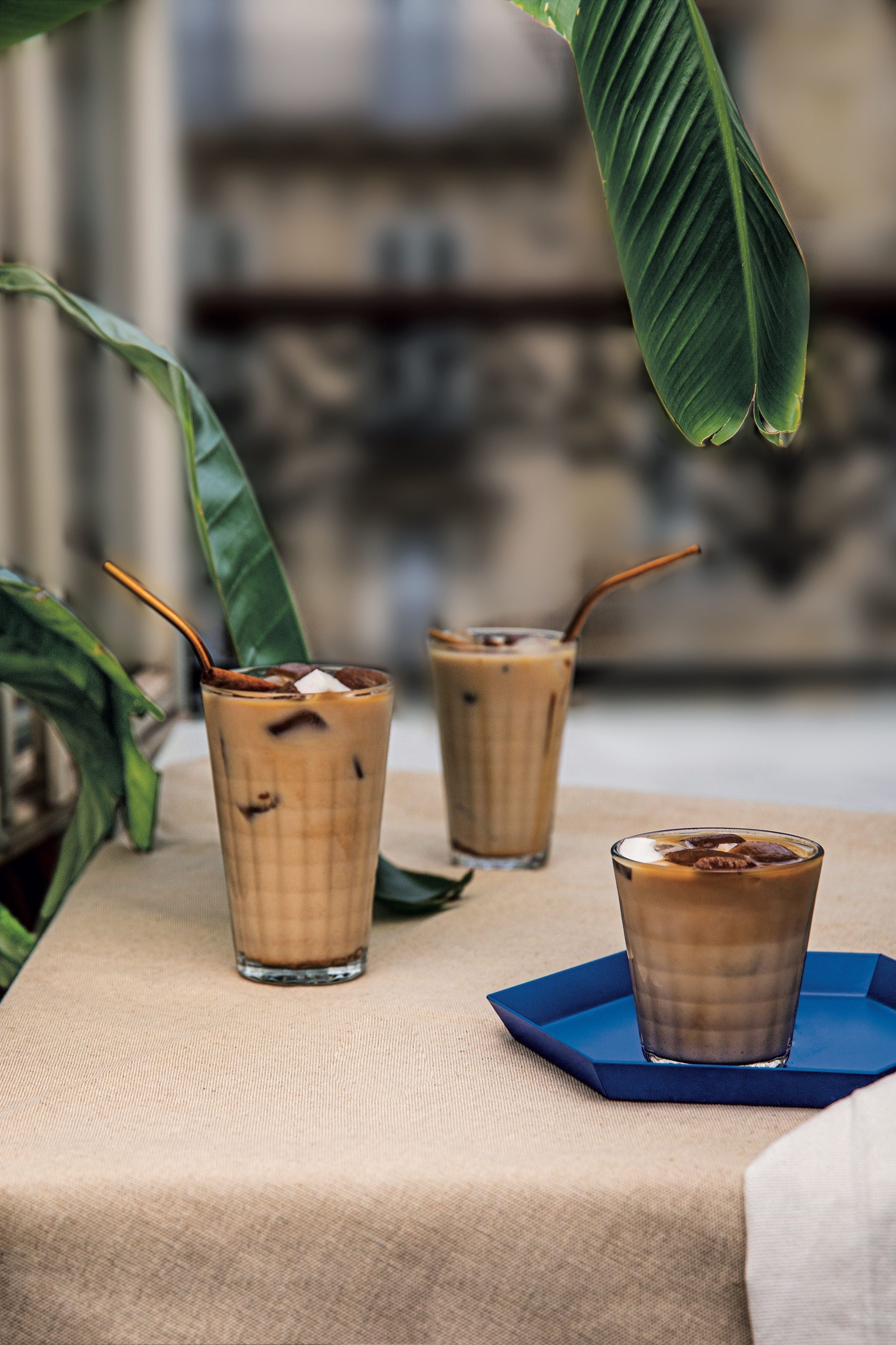 Duralex Prisme. Clear Glass with embossed check pattern. Verre transparent avec un motif à carreaux embossé.