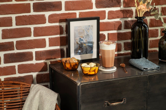 Duralex Le Picardie. Clear tall glass tumbler with beveled edges. Un tumbler haut en verre transparent avec des bords biseautés.