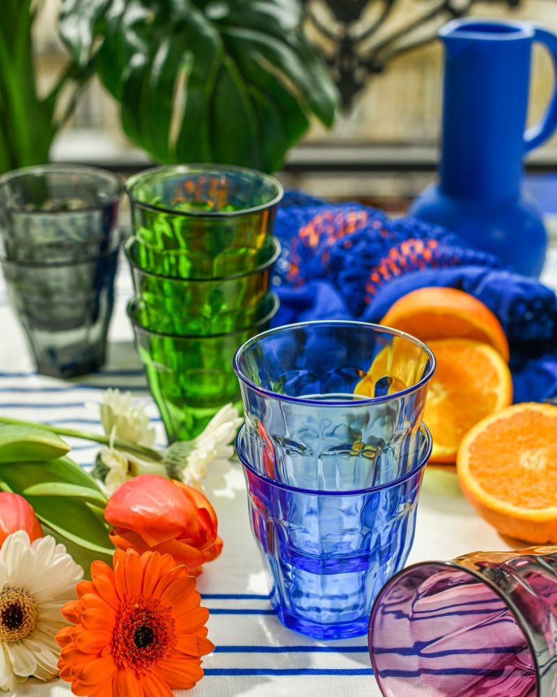 Duralex Le Picardie. The medium sized glass tumbler in green and blue. Le verre de taille moyenne en vert et bleu.