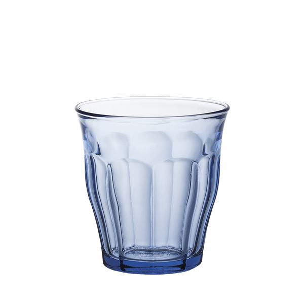 Duralex Le Picardie. Medium sized blue marine glass tumblers with beveled edges. Les verres moyens bleu marine avec des bords biseautés.