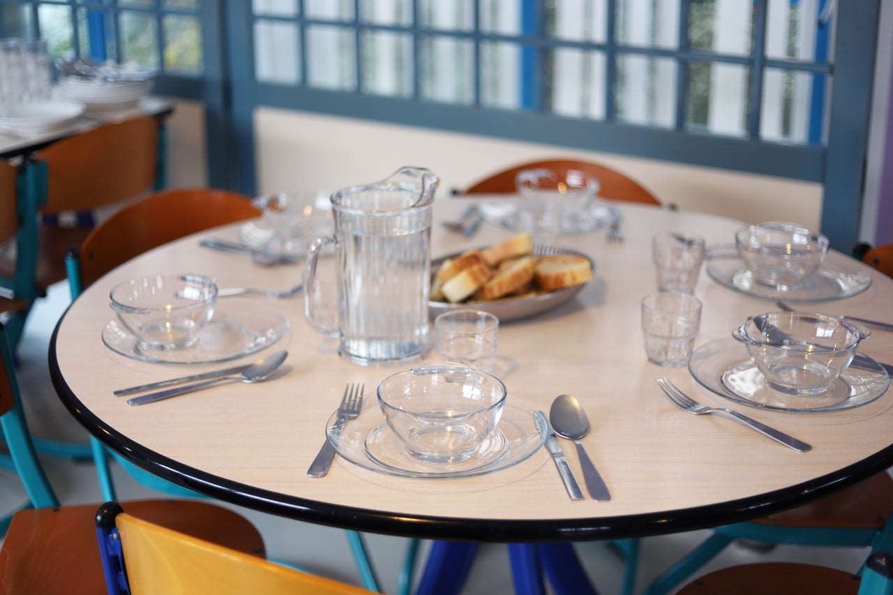 Duralex Lys. Clear Glass Dinnerware Tableware set. L'ensemble de vaisselle en verre transparent.