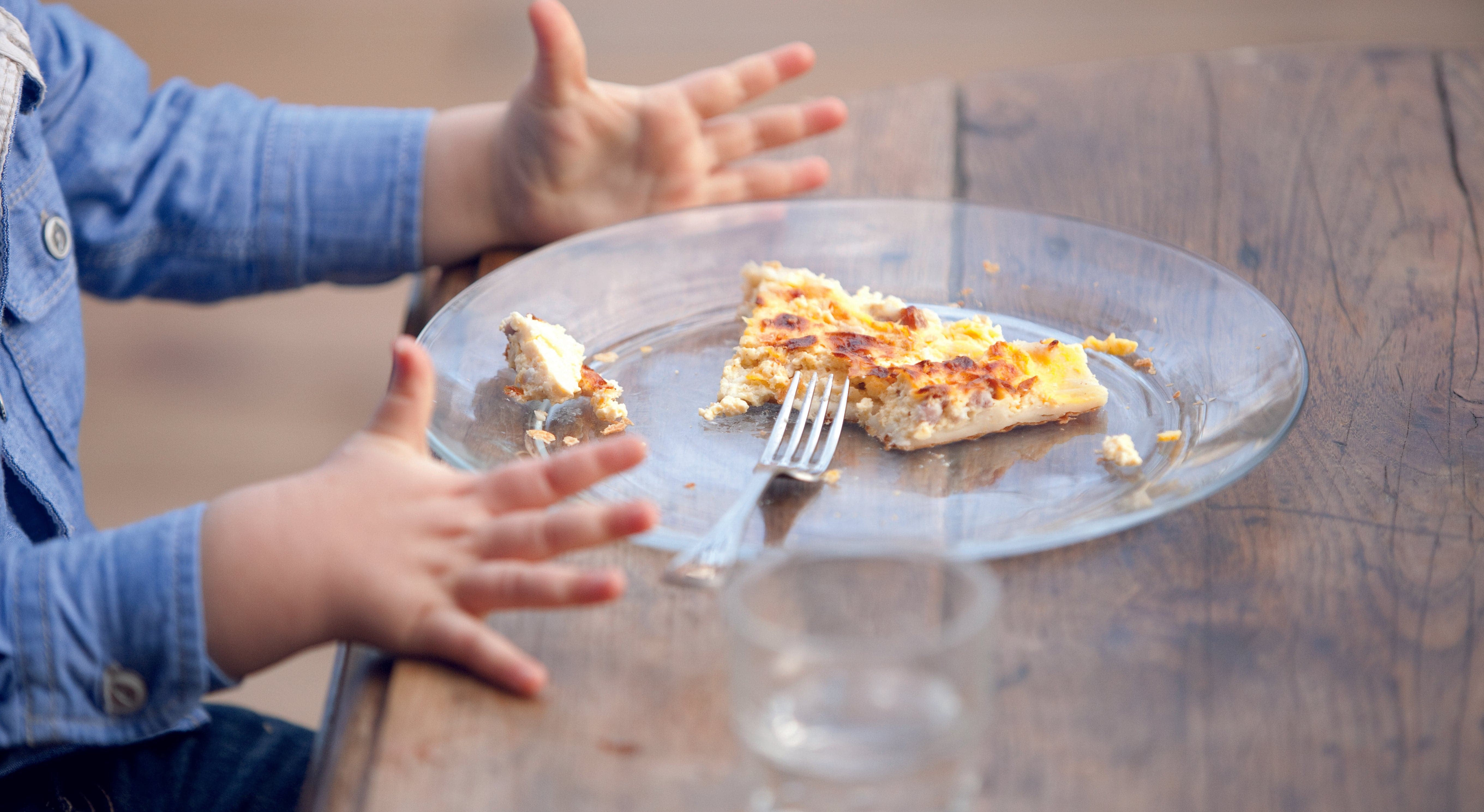 Duralex Lys. A stylish and minimalist clear glass plate. Une assiette en verre transparent, élégante et minimaliste.