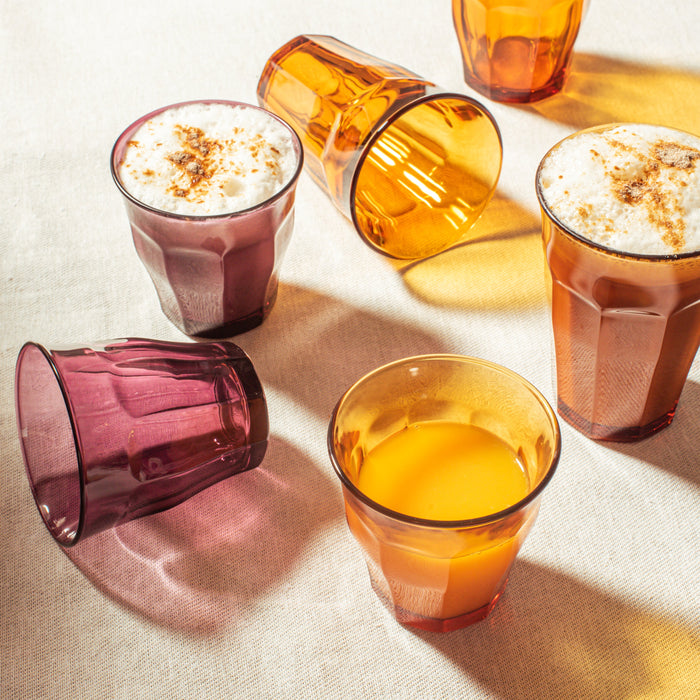 Duralex Le Picardie. Plum Purple and Amber Yellow Glass Tumblers. Les verres en verre violet prune et jaune ambré.