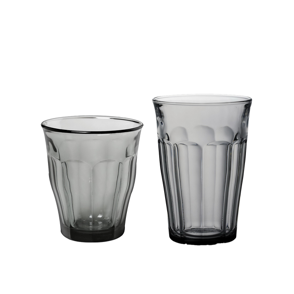 Duralex Le Picardie. Classic Grey Glass Tumblers in Medium and Large. Les verres classiques en verre gris de taille moyenne et grande.