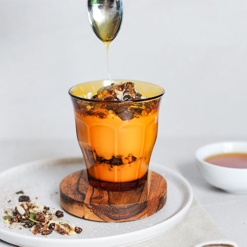 Duralex Le Picardie. Amber Yellow Medium Glass Tumbler. Le verre de taille moyenne en verre jaune ambré.