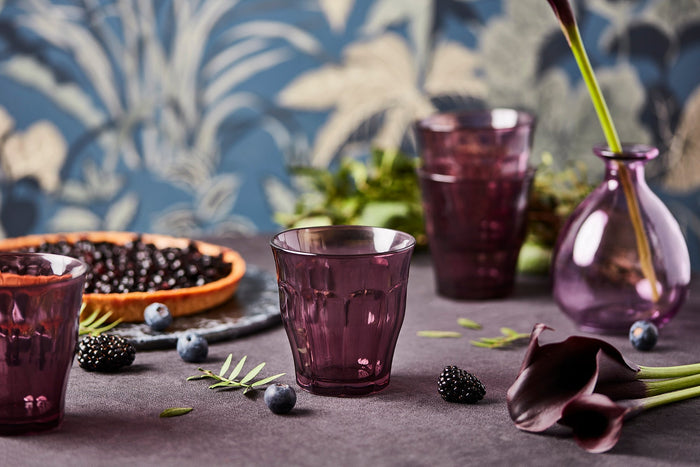 Duralex Le Picardie. Plum Purple Glass Tumbler. Le verre en verre violet prune.